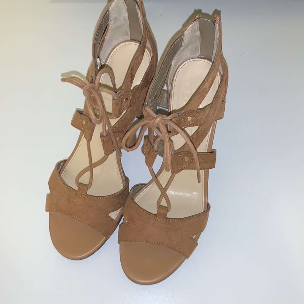 Nude/Tan heels✨
